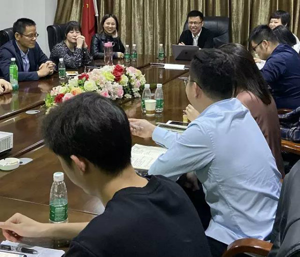 武汉德韩口腔顺遂召开10月总结暨表扬大会