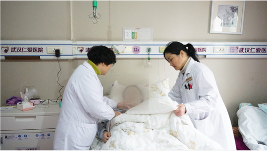 胎儿脐带绕颈3周，医生助力乐成生产