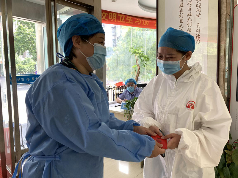 京都结石医院开展抗疫先锋模范表扬大会