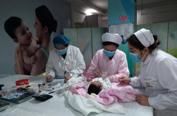 “暂时妈妈”双线作战守护母婴