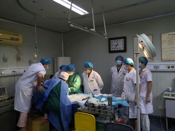 胎儿太顽皮，竟在妈妈肚子内里将脐带打了个结！