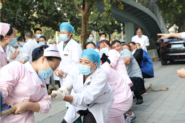 武汉仁爱医院开展职工拔河角逐