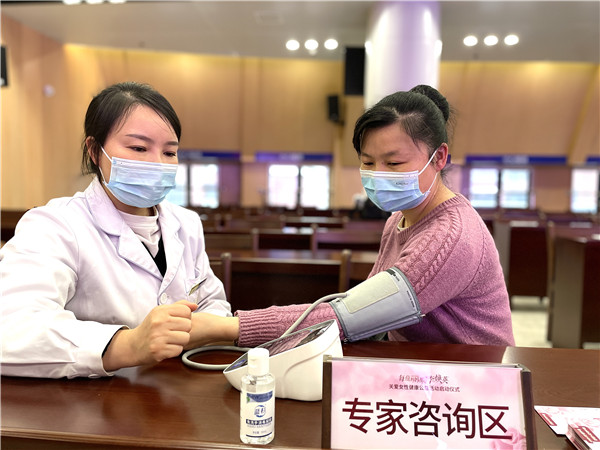 武汉真爱妇产携手街道,关爱女性康健公益体检